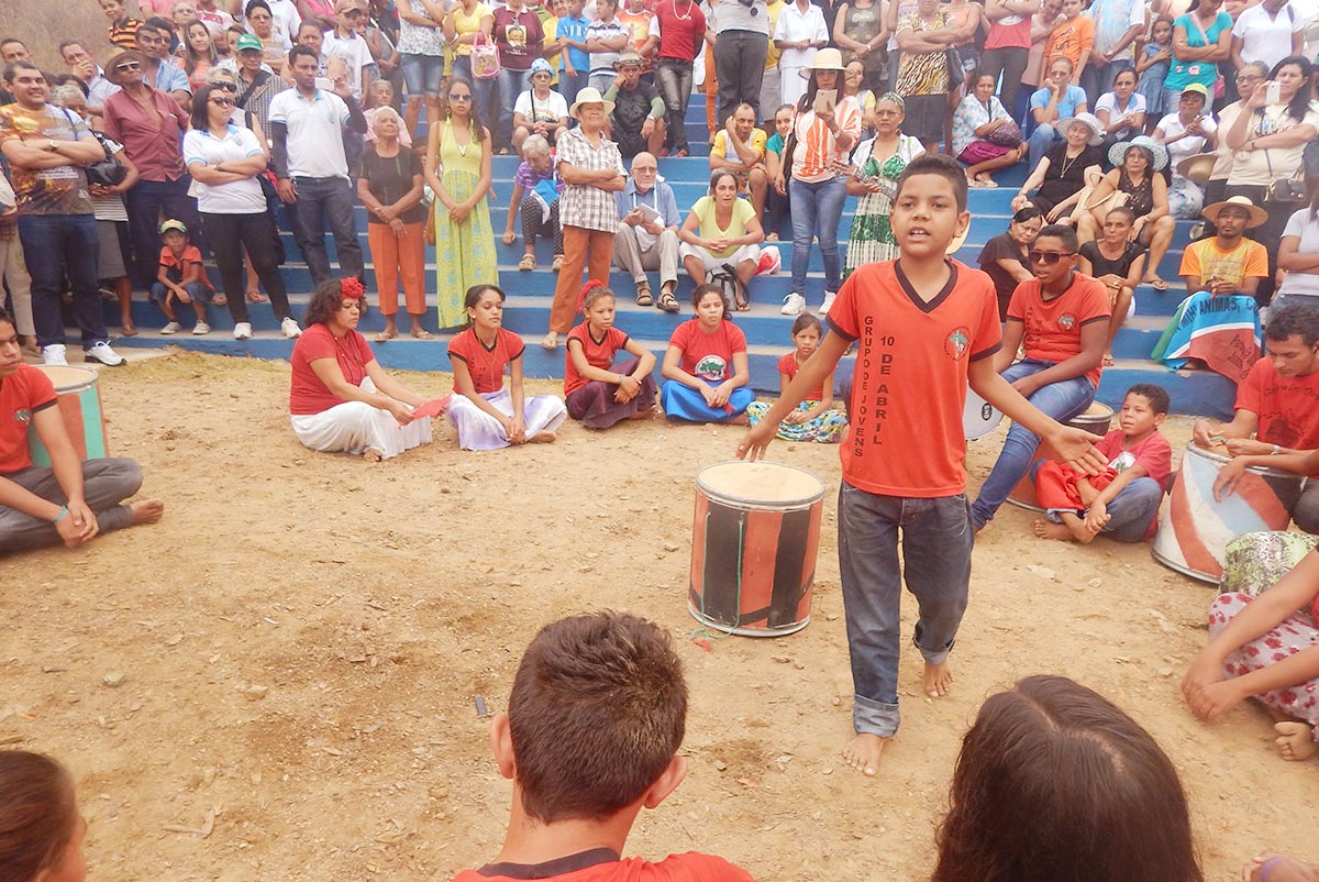 Jovens do Assentamento 10 de Abril estreiam apresentação de teatro